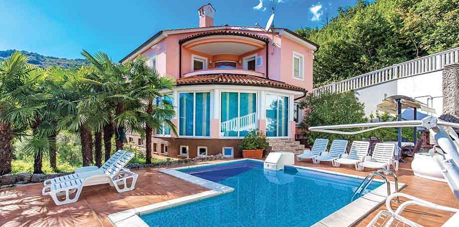 Novasol holiday home pool and palm trees