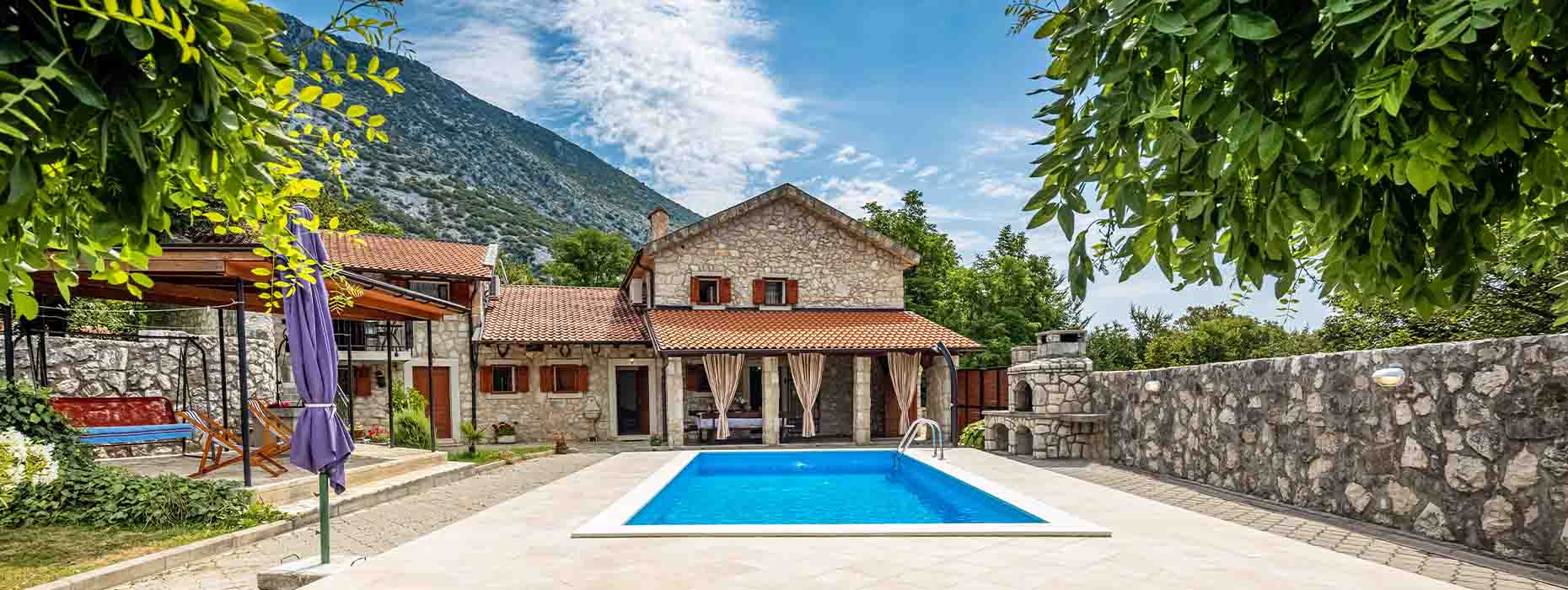 Mountain, holiday cottage and swimming pool